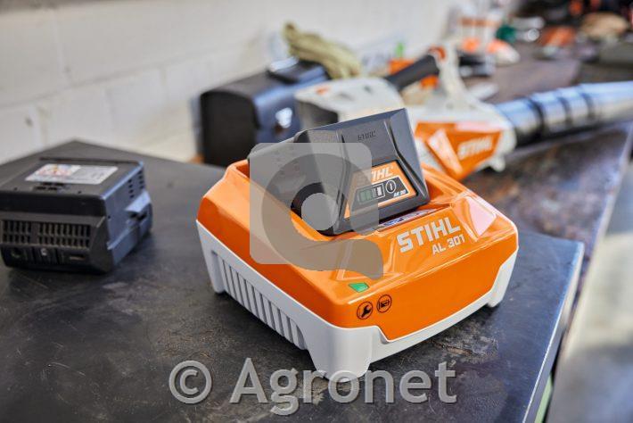 Hitri polnilnik AL 301 STIHL